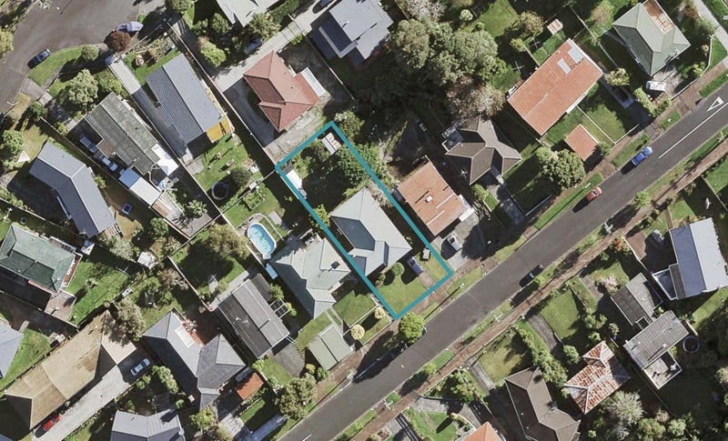 9 Ted William Street, New Windsor, Auckland - Carousel 1