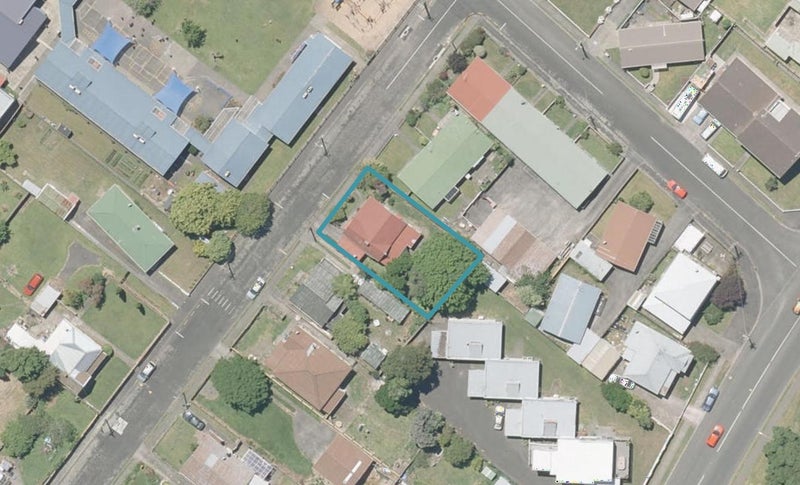 32 Tay Street, Whanganui, Whanganui - Carousel 1