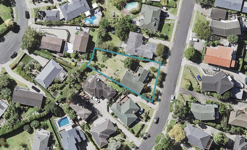 11 Mayfair Crescent, Mairangi Bay, Auckland - Carousel 1