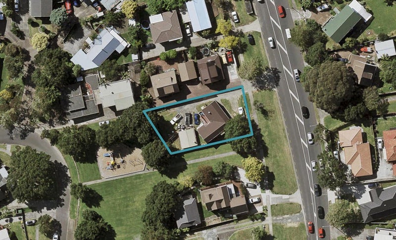 36 Hollyford Drive, Clover Park, Auckland - Carousel 1
