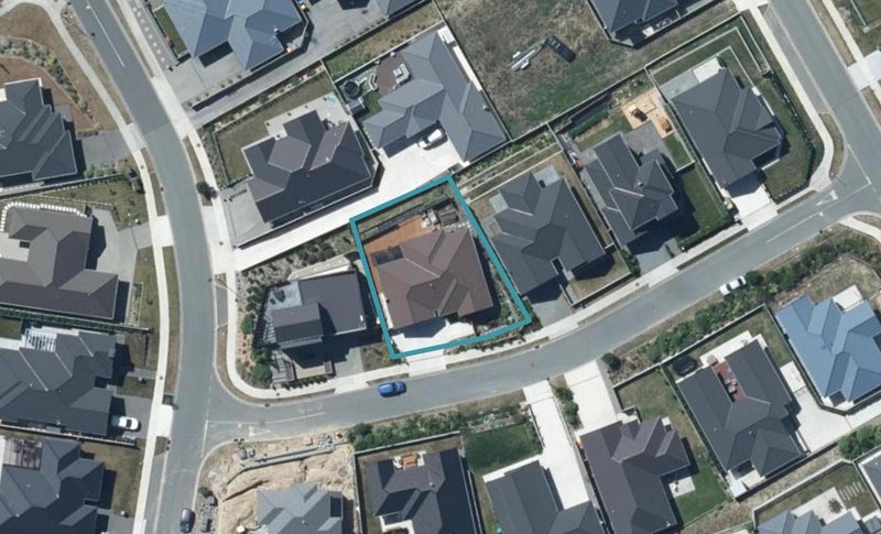 8 Ihakara Arthur Lane, Aotea, Porirua - Carousel 1