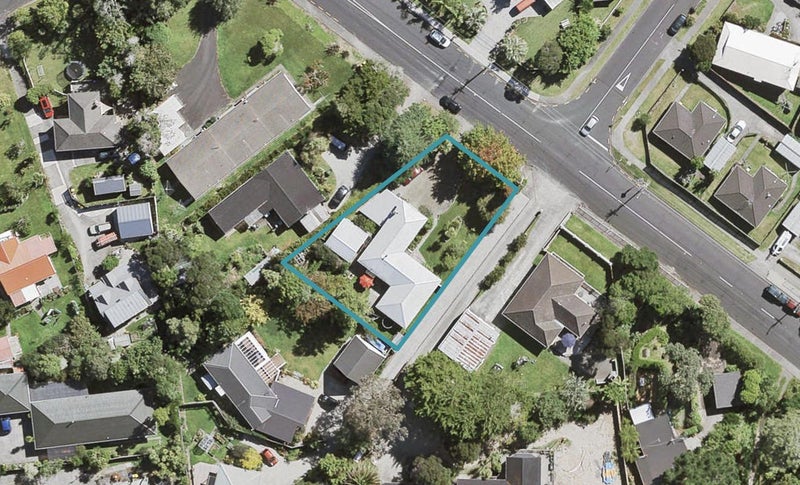 62 Kaurilands Road, Titirangi, Auckland - Carousel 1