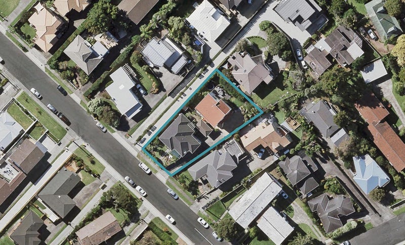 1/3 Dallinghoe Crescent, Milford, Auckland - Carousel 1