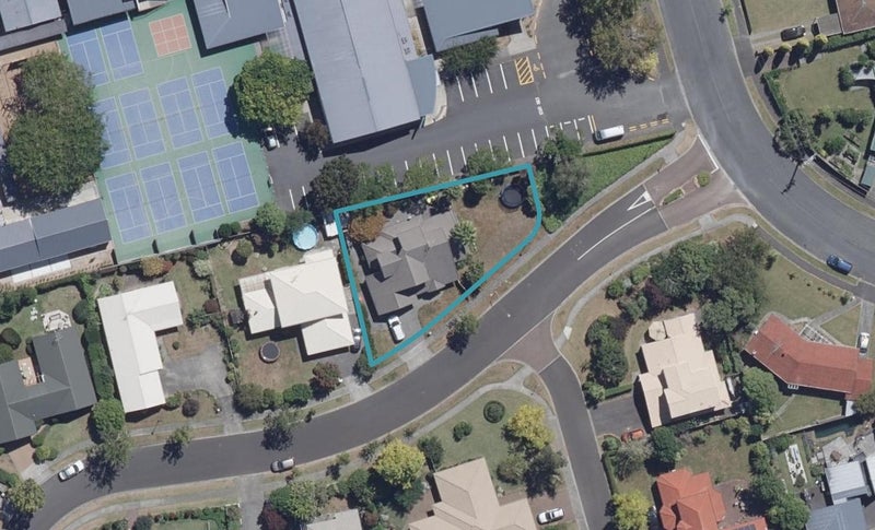 2 Piccadilly Lane, Hillcrest, Hamilton - Carousel 1