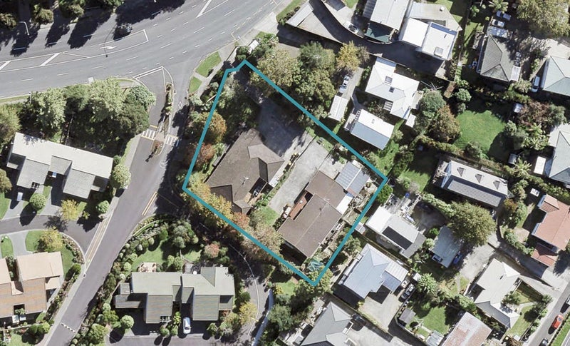 2/12 Oteha Valley Road, Northcross, Auckland - Carousel 1