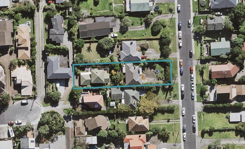 1/12 Aorangi Place, Birkenhead, Auckland - Carousel 1
