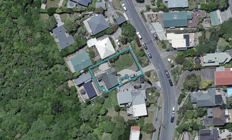 137 Nevay Road, Karaka Bays, Wellington - Carousel 1