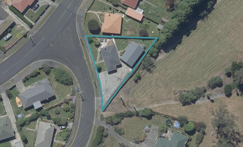 1 Tilburn Street, Halfway Bush, Dunedin - Carousel 1