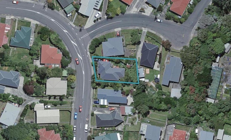 75 Beazley Avenue, Paparangi, Wellington - Carousel 1