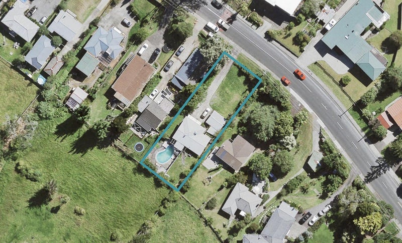 11 Pine Avenue, Henderson, Auckland - Carousel 1
