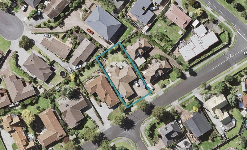 41 Dalwhinnie Parade, Highland Park, Auckland - Carousel 1