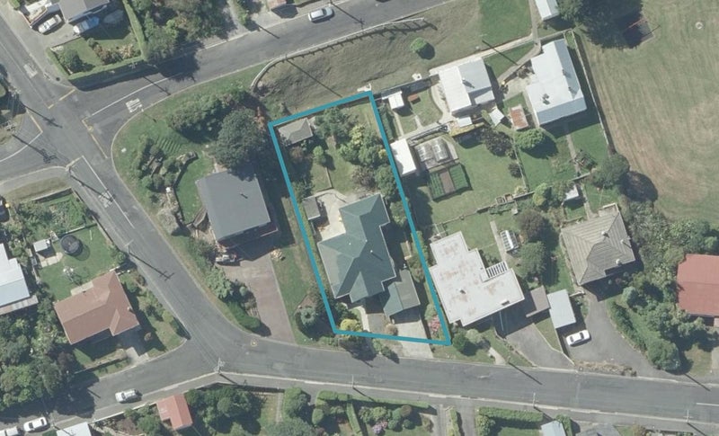 8 Athol Place, Ravensbourne, Dunedin - Carousel 1
