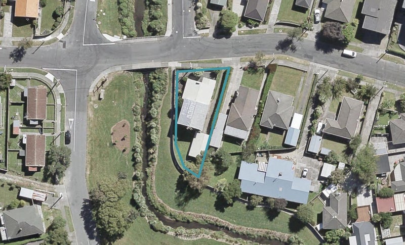 12 Tilbury Street, Fairfield, Lower Hutt - Carousel 1