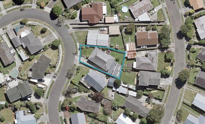 10 Omaha Grove, Totara Park, Upper Hutt - Carousel 1