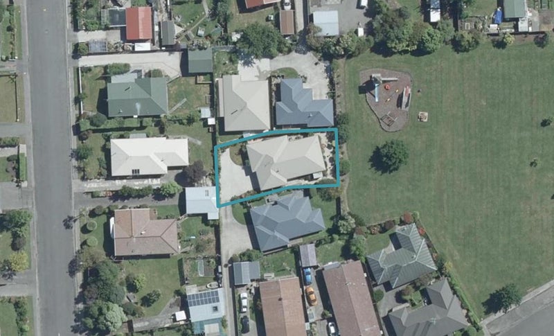 15 Seadown Crescent, Amberley, Amberley - Carousel 1