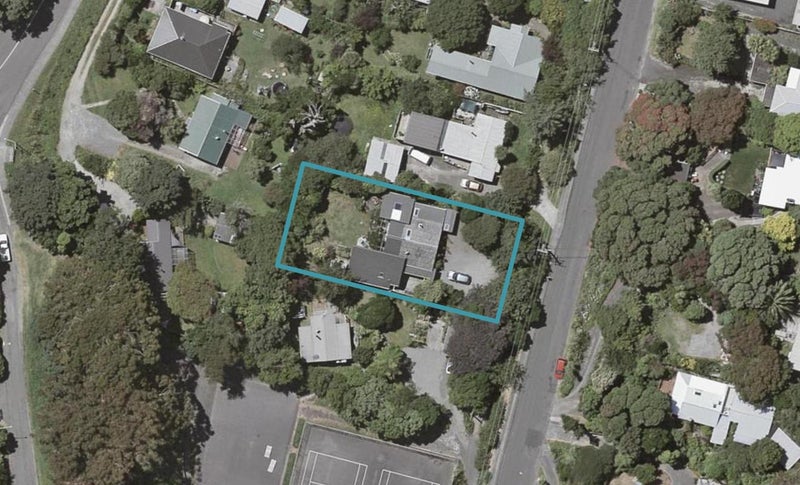 10 Tennis Court Road, Raumati South, Paraparaumu - Carousel 1