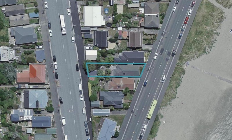 240 Queens Drive, Lyall Bay, Wellington - Carousel 1