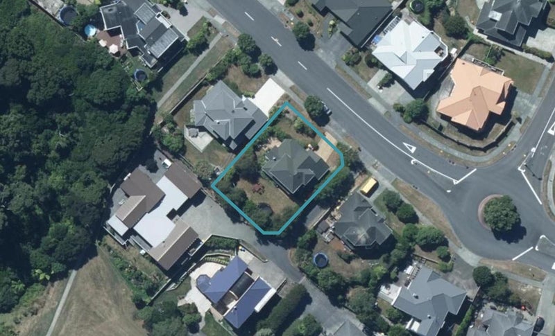 54 Joseph Banks Drive, Whitby, Porirua - Carousel 1