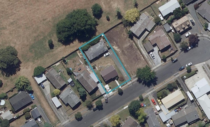 11 Crescent Court, Melville, Hamilton - Carousel 1
