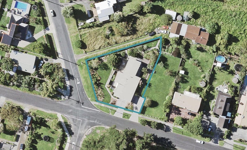 1 Sunkist Bay Road, Beachlands, Auckland - Carousel 1