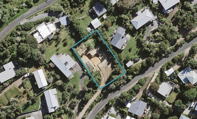 13 Tiri Road, Oneroa, Waiheke Island - Carousel 1