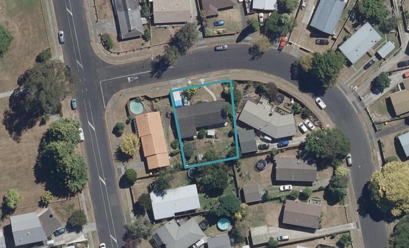 35 Elmwood Crescent, Pukete, Hamilton - Carousel 1
