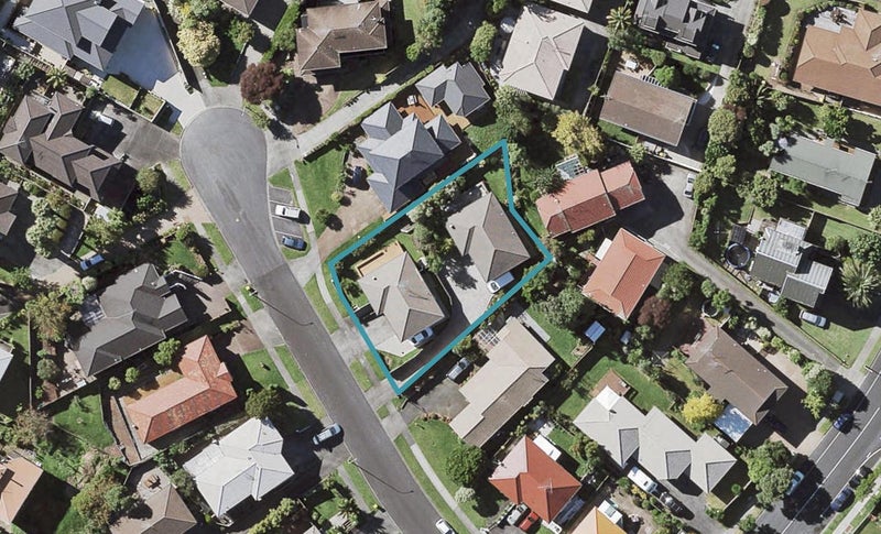 2/5 Kells Place, Botany Downs, Auckland - Carousel 1