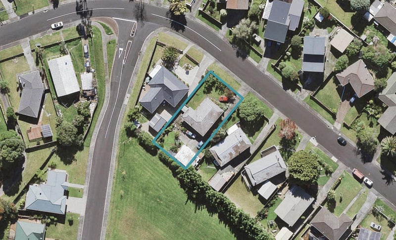 58 Rosewarne Crescent, Glendene, Auckland - Carousel 1