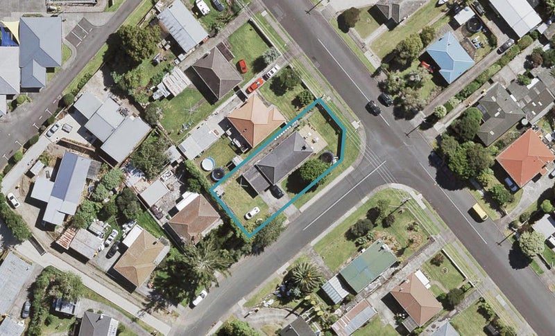 16 Garelja Road, Henderson, Auckland - Carousel 1