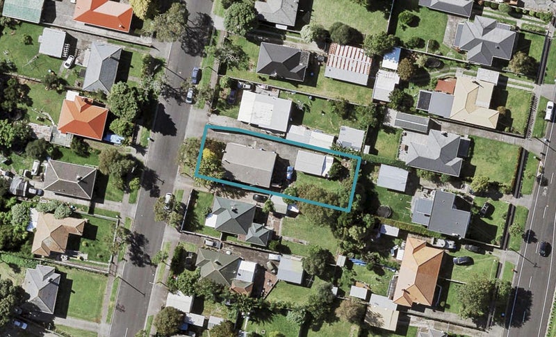 42A Tamatea Avenue, Point England, Auckland - Carousel 1