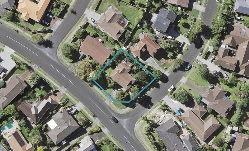 7 Lexington Drive, Botany Downs, Auckland - Carousel 1
