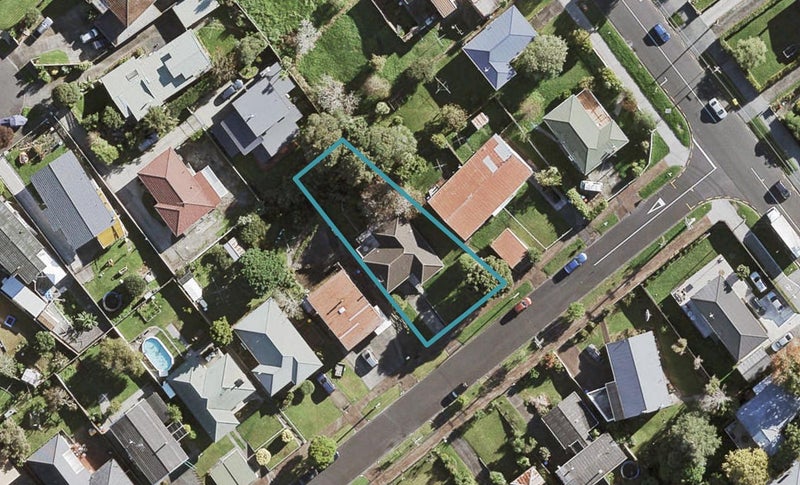 5 Ted William Street, New Windsor, Auckland - Carousel 1