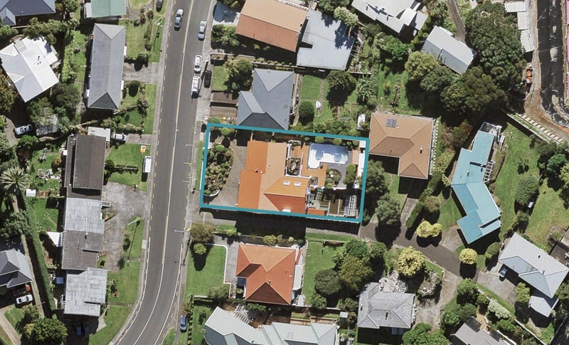 27 Warren Avenue, Three Kings, Auckland - Carousel 1