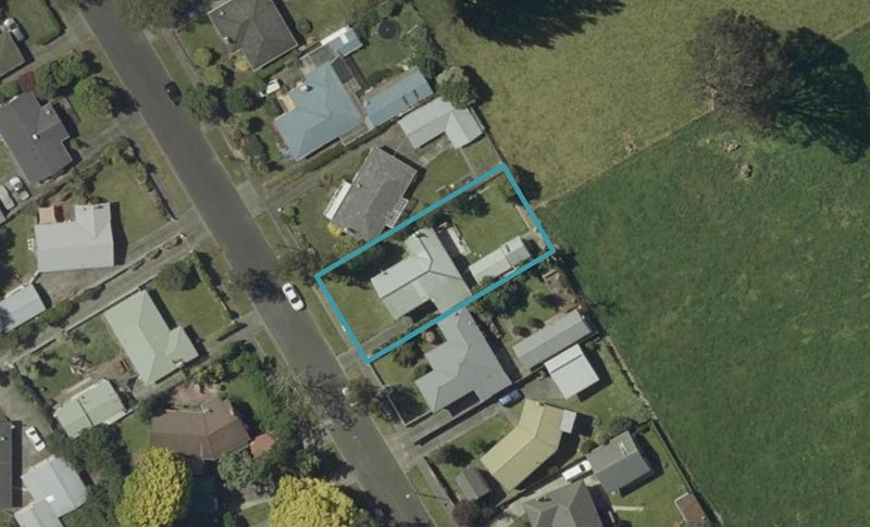 55 Ruamahanga Crescent, Terrace End, Palmerston North - Carousel 1