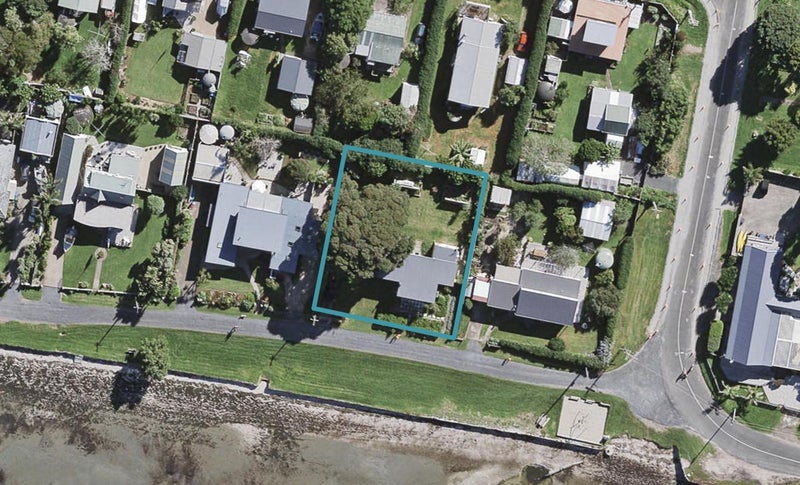 20 The Esplanade, Oneroa, Waiheke Island - Carousel 1
