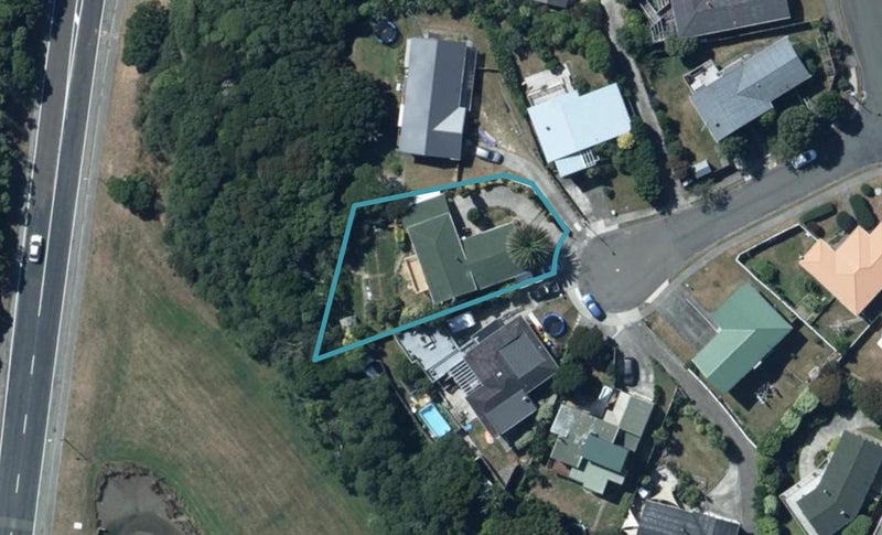 10 Ayr Place, Papakowhai, Porirua - Carousel 1