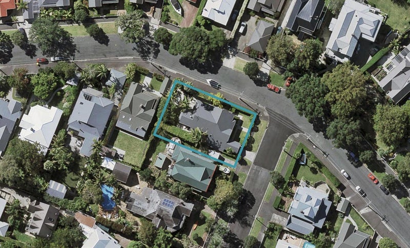 33 Summer Street, Stanley Point, Auckland - Carousel 1