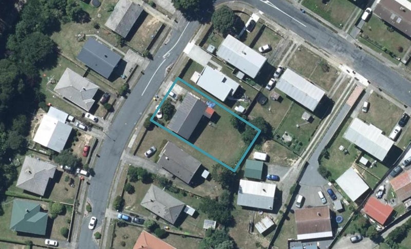 32 Waihemo Street, Waitangirua, Porirua - Carousel 1
