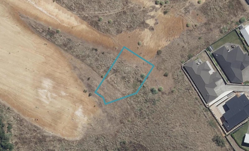19 Katapaki Rise, Flagstaff, Hamilton - Carousel 1
