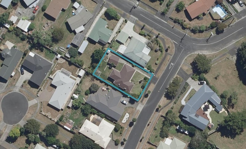32 MacMurdo Avenue, Glenview, Hamilton - Carousel 1
