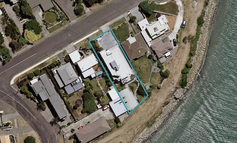 8 Whakarire Avenue, Westshore, Napier - Carousel 1