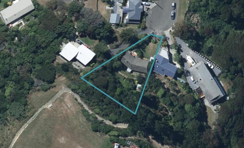 16 Makora Grove, Paremata, Porirua - Carousel 1