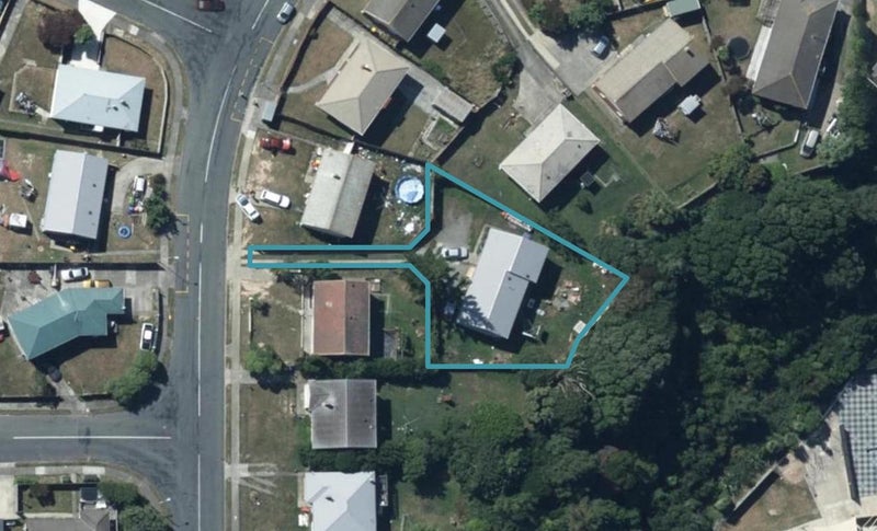 13 Takapuwahia Drive, Takapuwahia, Porirua - Carousel 1