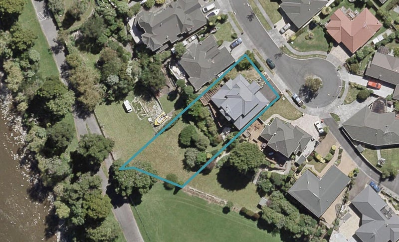 33 Clearwater Terrace, Brown Owl, Upper Hutt - Carousel 1