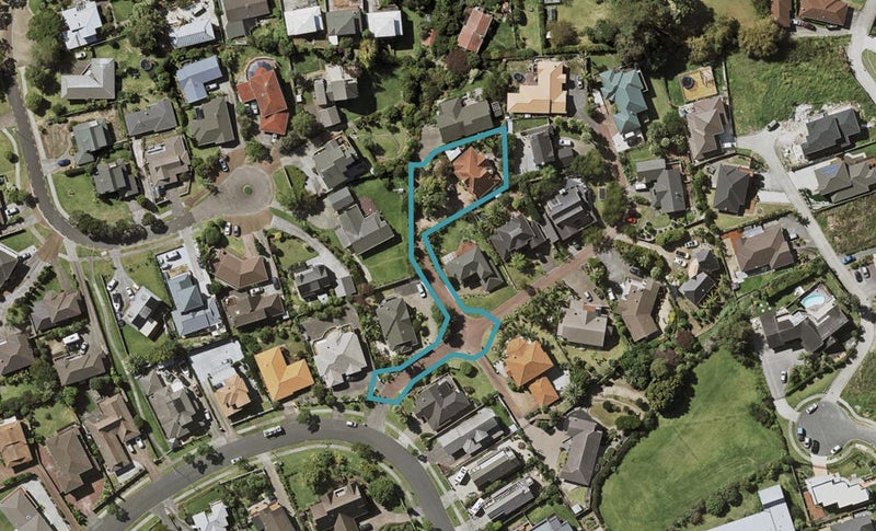 6 San Martin Place, Goodwood Heights, Auckland - Carousel 1