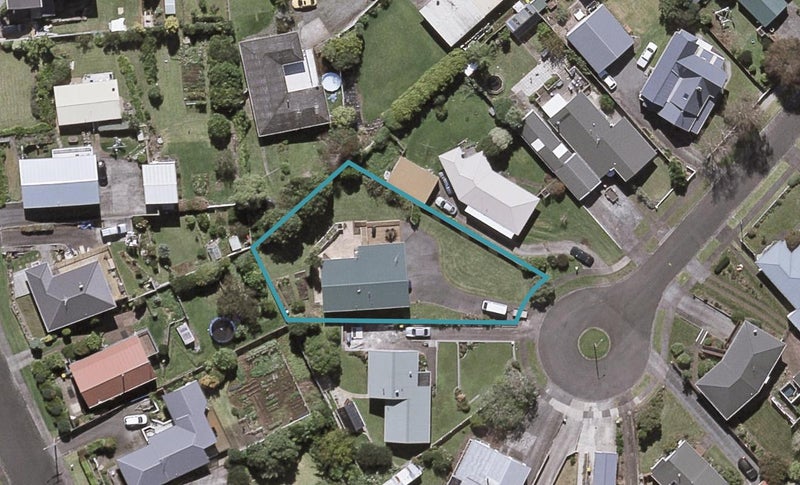 10 Handley Place, Glen Avon, New Plymouth - Carousel 1