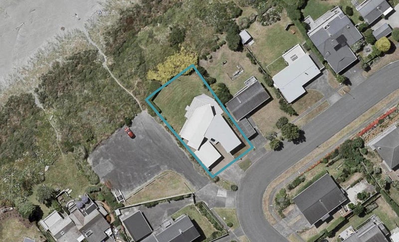 27 Oratia Street, Waikanae Beach, Waikanae - Carousel 1