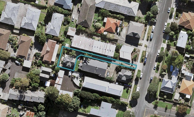 9D Kingsway Avenue, Sandringham, Auckland - Carousel 1
