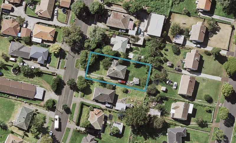42 Waddell Avenue, Point England, Auckland - Carousel 1