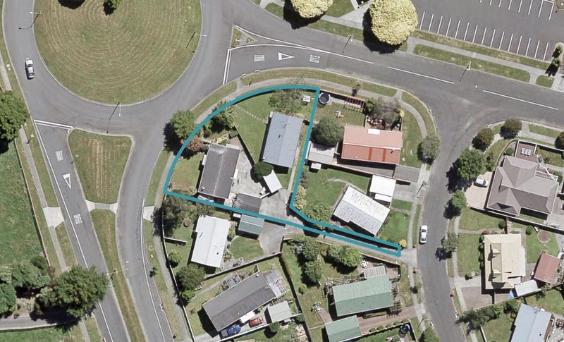 2/6 Laredo Grove, Totara Park, Upper Hutt - Carousel 1